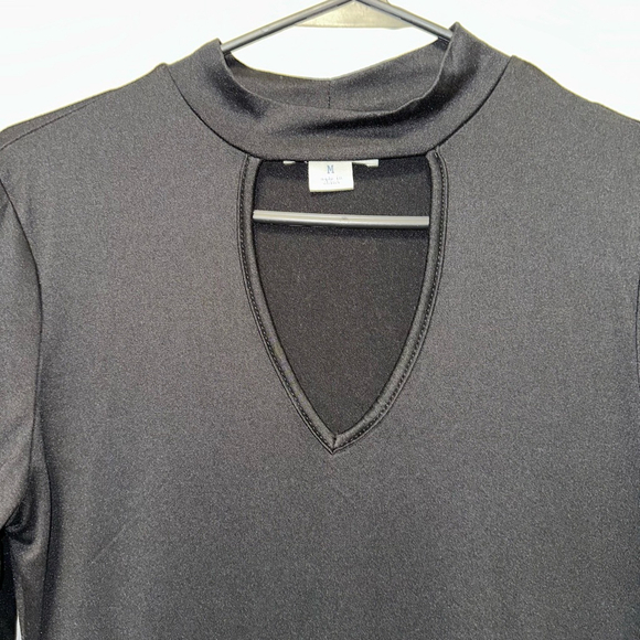 Women's Wishful Park Dress Size M Black Key hole front form fitting - Picture 7 of 12